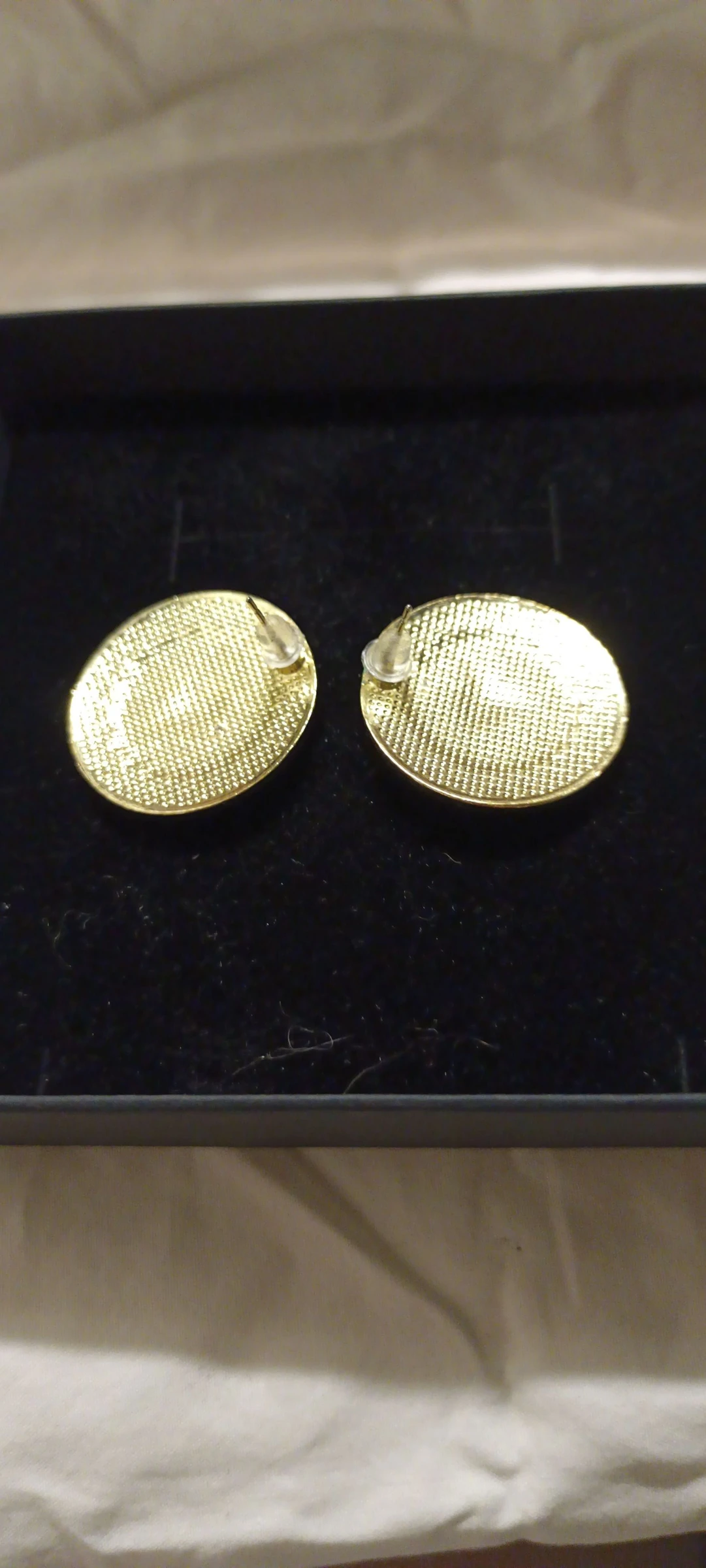 Brincos dourados e pretos elegantes para eventos em aço inoxidável hipoalergénico – photo 2